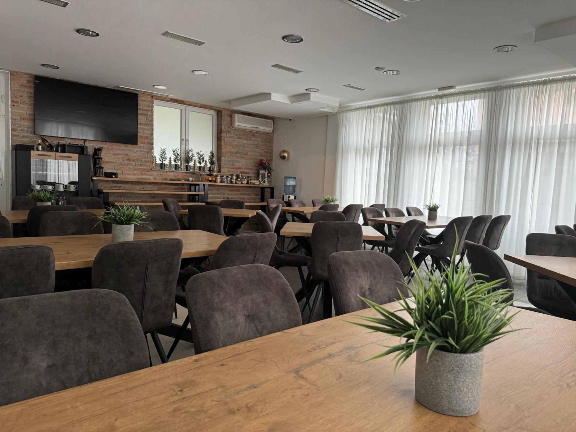 Pansion Komfor Fitea オシエク エクステリア 写真